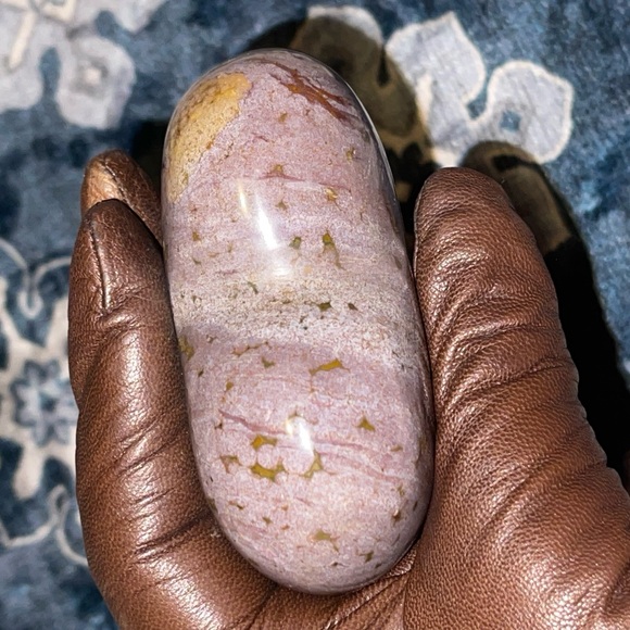 Ocean Jasper Hand Carved Heart pink & maroon with a little yellow - Picture 5 of 5